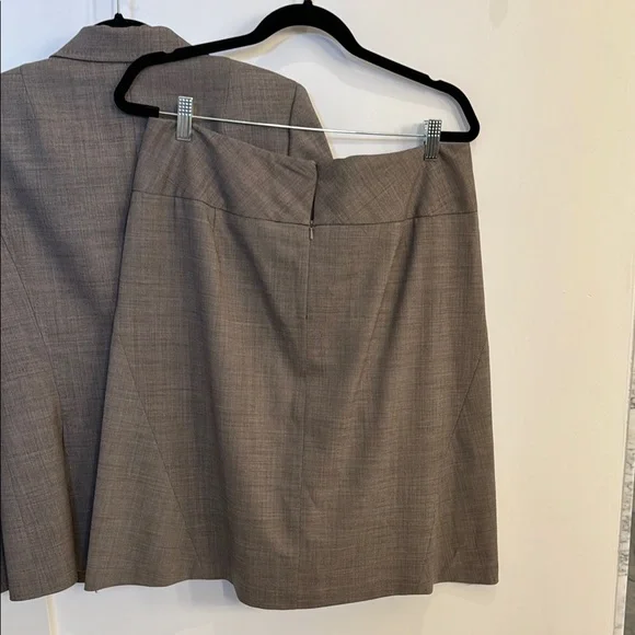 Banana Republic Brown Blazer and Skirt Set - Picture 6 of 8